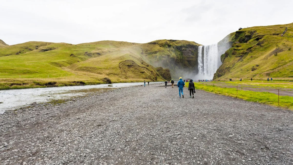Atrakcje turystyczne — Wodospad Seljalandsfoss Islandia