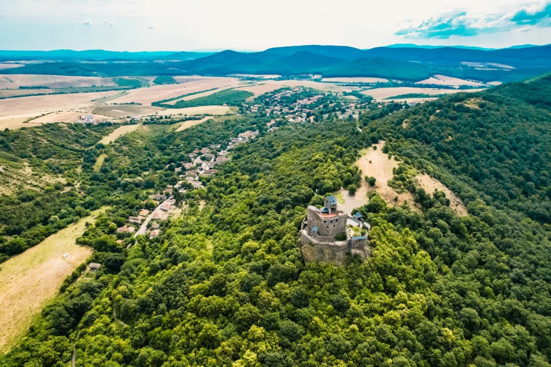 Kurort i widoki — Zamek Chojnik Karkonosze Polska