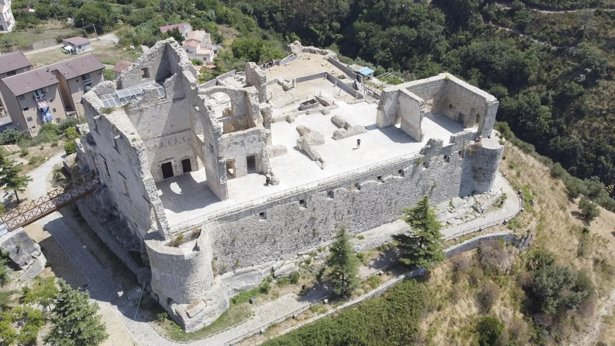 Góry i natura — Zamek w Kritinie Rodos Grecja