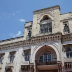 Plaża i wybrzeże — wakacje w Alba — miasto trufli Piemont Włochy