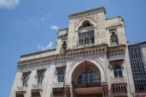 Plaża i wybrzeże — wakacje w Alba — miasto trufli Piemont Włochy