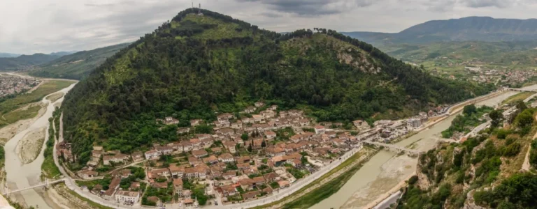 Plaża i wybrzeże — wakacje w Berat Albania Południowa Albania