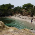 Plaża i wybrzeże — wakacje w Cala Mitjana Minorka Hiszpania
