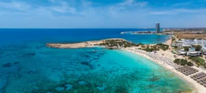 Plaża i wybrzeże — wakacje w Cyprze