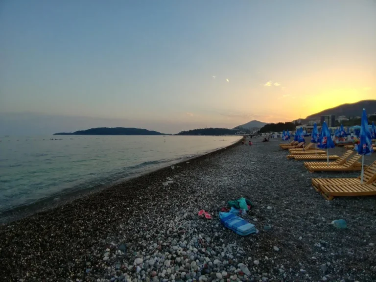 Plaża i wybrzeże — wakacje w Czarna Plaża Kusadasi Turcja