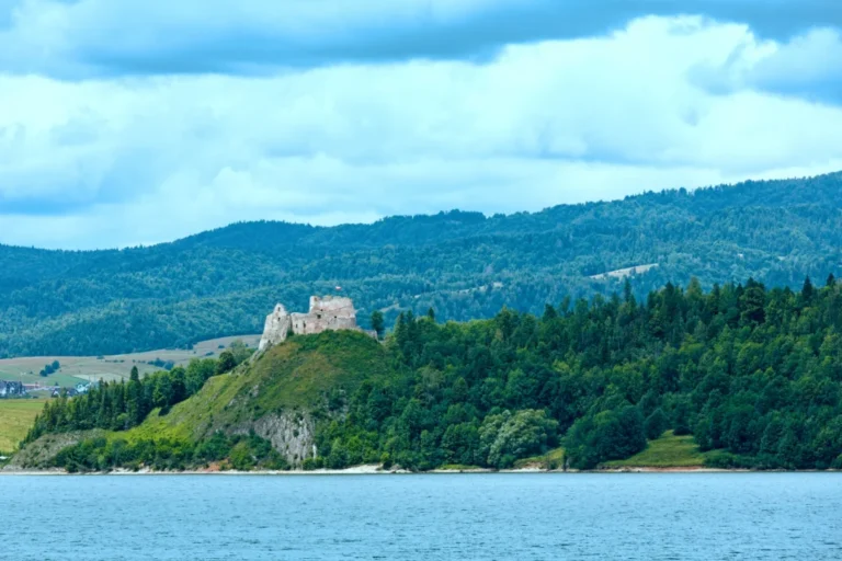 Plaża i wybrzeże — wakacje w Czorsztyn Pieniny Polska