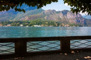 Plaża i wybrzeże — wakacje w Gardone Riviera i Vittoriale degli Italiani Jezioro Garda Włochy