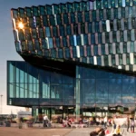 Plaża i wybrzeże — wakacje w Harpa Concert Hall Reykjavik Islandia
