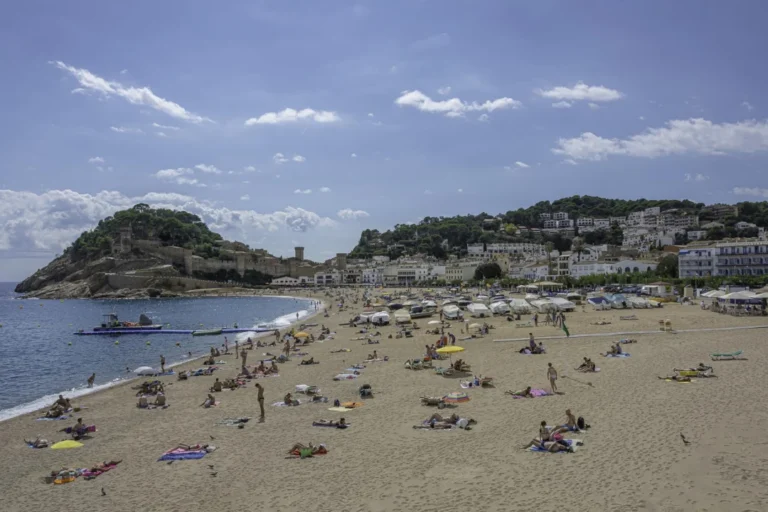 Plaża i wybrzeże — wakacje w Hiszpanii