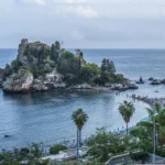 Plaża i wybrzeże — wakacje w Isola Bella Sycylia Włochy