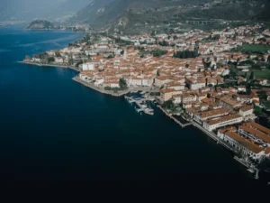 Plaża i wybrzeże — wakacje w Isola del Garda Jezioro Garda Włochy