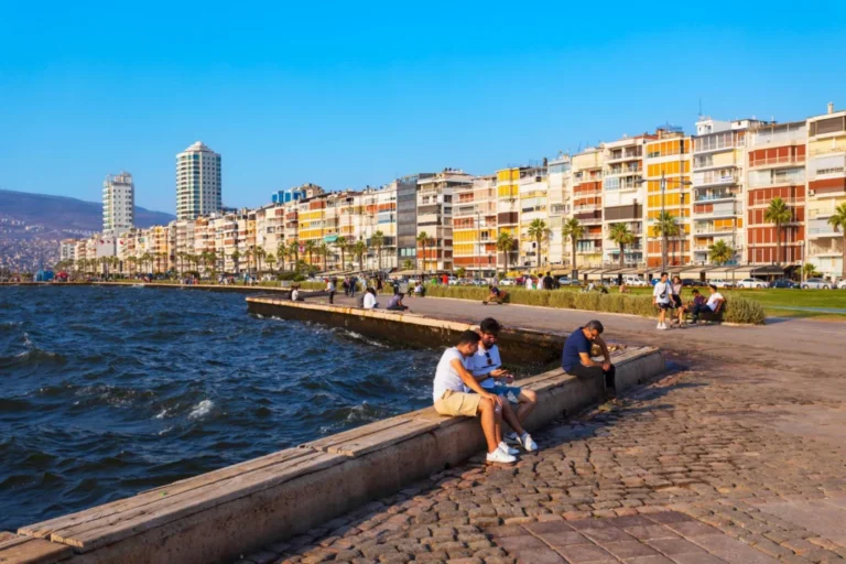 Plaża i wybrzeże — wakacje w Kordon Izmir Turcja