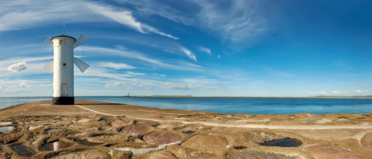 Plaża i wybrzeże — wakacje w Latarnia Morska w Świnoujściu Wybrzeże Zachodnie Polska
