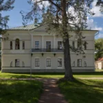 Plaża i wybrzeże — wakacje w Łęczna i jej zespół pałacowy Polesie Polska