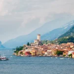 Plaża i wybrzeże — wakacje w Malcesine i Castello Scaligero Jezioro Garda Włochy