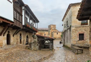 Plaża i wybrzeże — wakacje w Miasteczko Santillana del Mar Zielone Wybrzeże Hiszpania