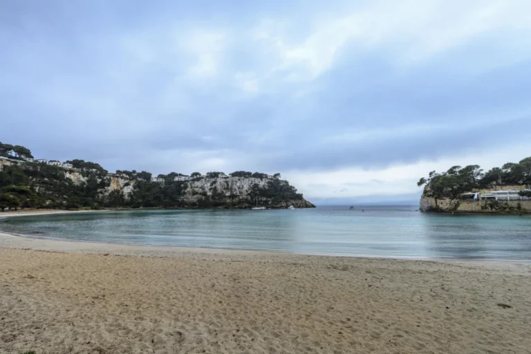 Plaża i wybrzeże — wakacje w Minorka Hiszpania