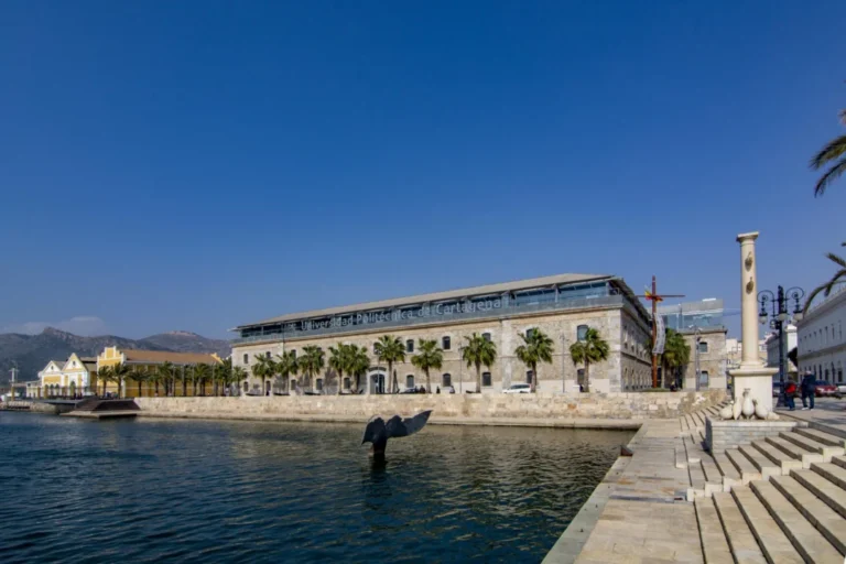 Plaża i wybrzeże — wakacje w Muzeum Morskie w Chanii Kreta Zachodnia Grecja