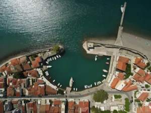 Plaża i wybrzeże — wakacje w Nafpaktos Zatoka Koryncka Grecja