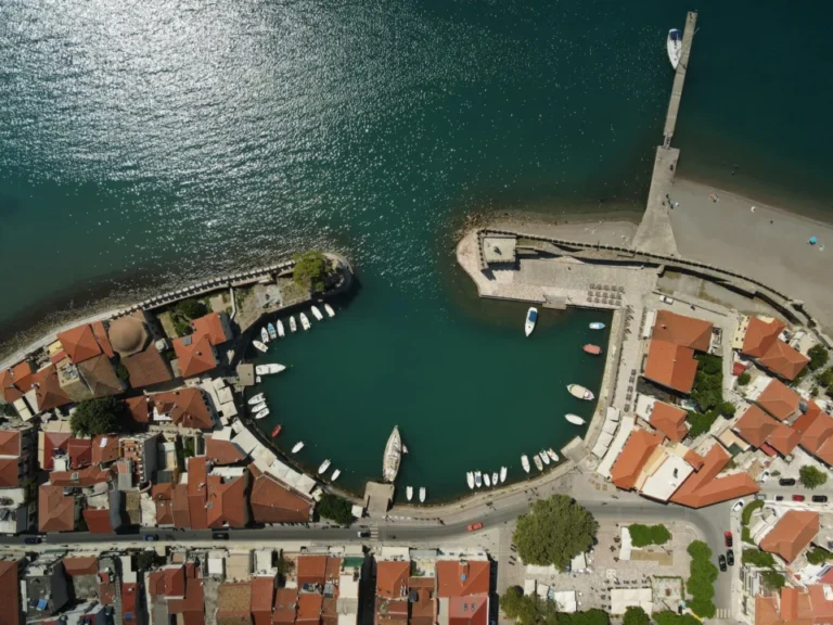 Plaża i wybrzeże — wakacje w Nafpaktos Zatoka Koryncka Grecja