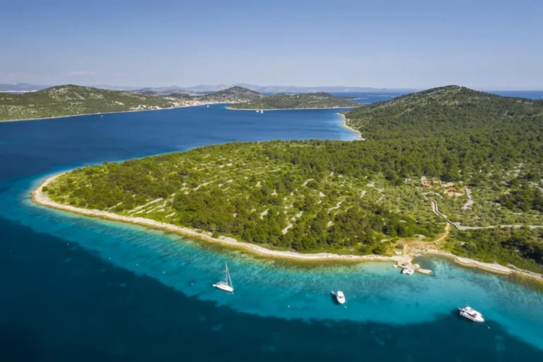 Plaża i wybrzeże — wakacje w Park Narodowy Kornati Dalmacja Północna Chorwacja