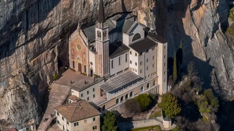 Plaża i wybrzeże — wakacje w Santuario della Madonna della Corona Jezioro Garda Włochy