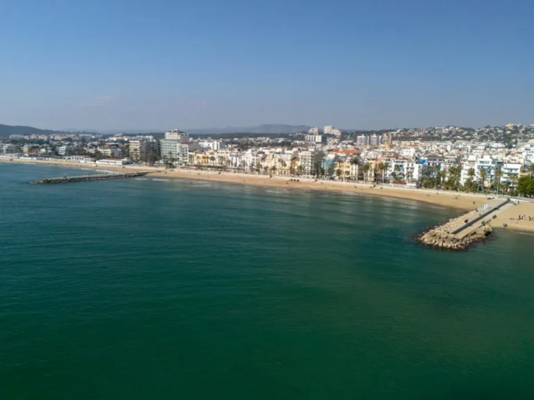 Plaża i wybrzeże — wakacje w Sitges Costa Dorada Hiszpania