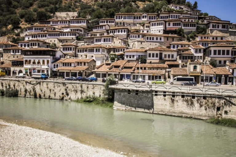Plaża i wybrzeże — wakacje w Stare Miasto w Beracie Albania