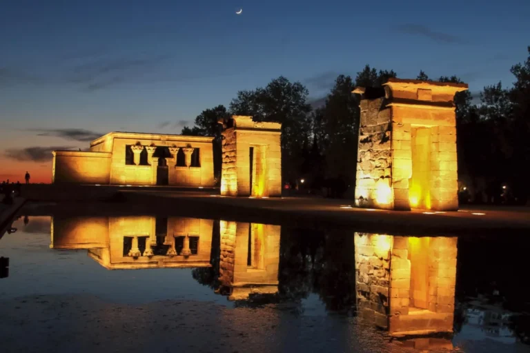 Plaża i wybrzeże — wakacje w Templo de Debod Madryt Hiszpania