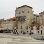 Plaża i wybrzeże — wakacje w Trogir Chorwacja