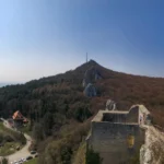 Plaża i wybrzeże — wakacje w Motovun — średniowieczne wzgórze Istria Chorwacja