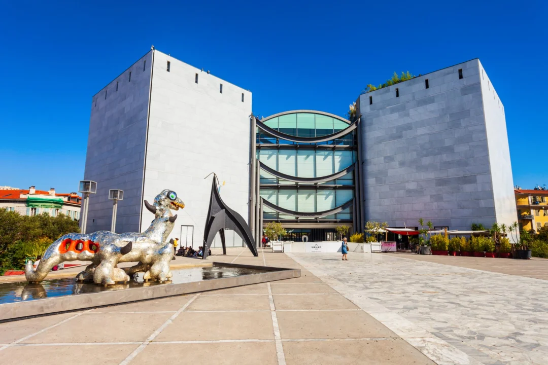 Muzeum Sztuki Nowoczesnej — przewodnik dla turystów